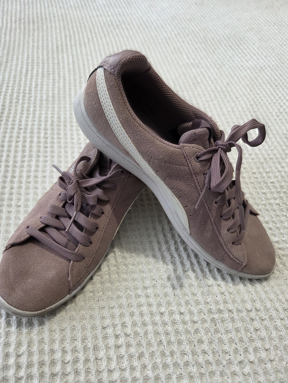 Puma Tennis Shoes Size 7.5